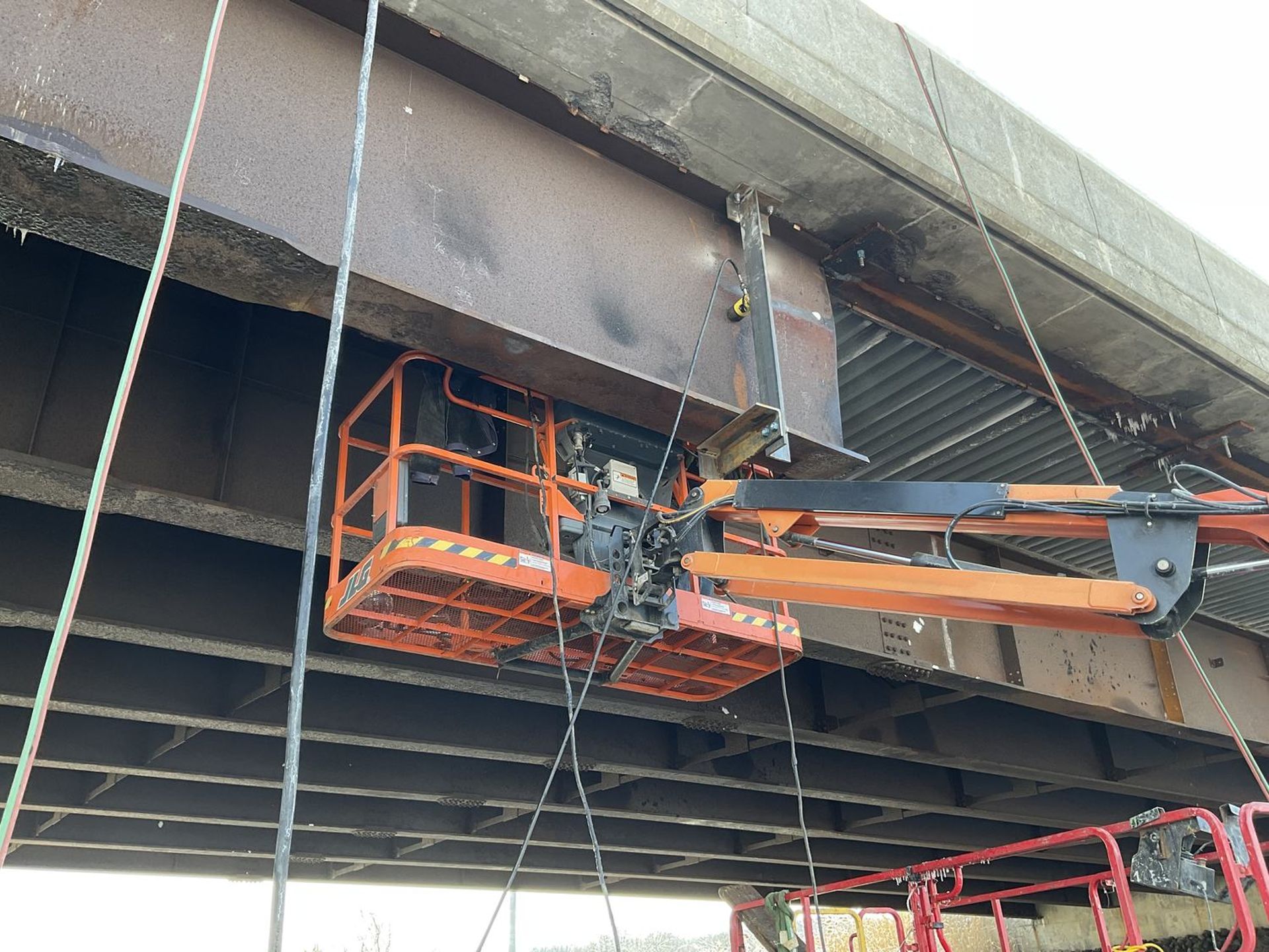 Girder lift during a bridge rehabilitation